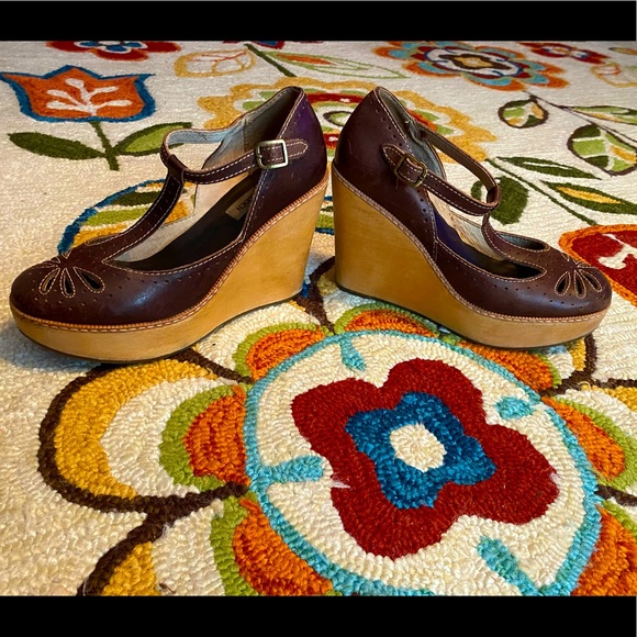 Steve Madden Vintage Y2K Brown Leather & Cutout Wood Wedges - Picture 10 of 16